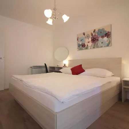 Apartments In Porec/Istrien 10072 *